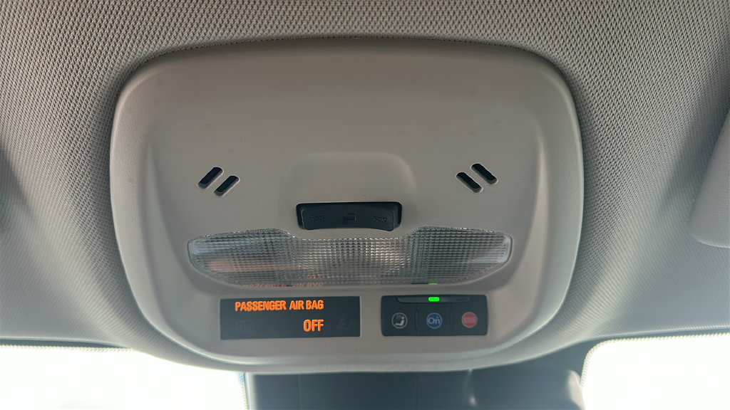 Used 2025 Chevrolet Trax LT FWD image 28