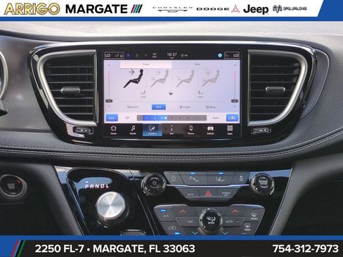 New 2026 Chrysler Pacifica Select FWD image 19
