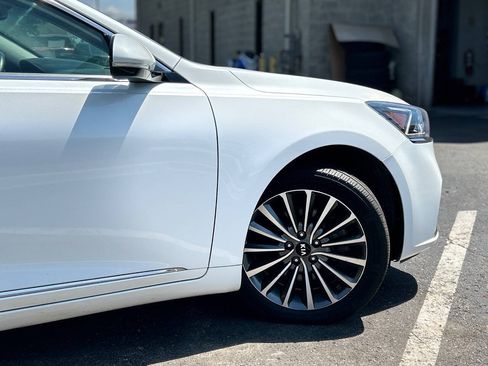 Used 2017 Kia Cadenza Premium FWD image 4