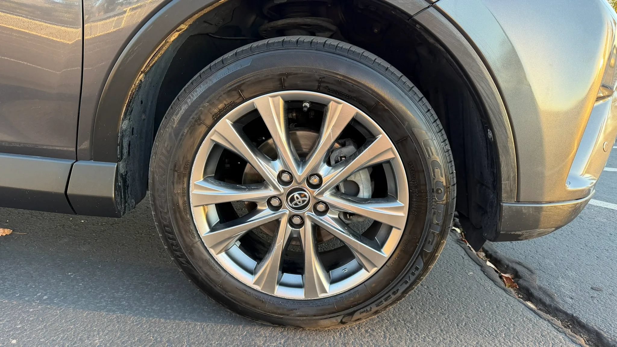 Used 2017 Toyota RAV4 Limited w/ Advanced Technology Package AWD/4WD image 31