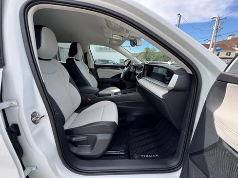 New 2025 Volkswagen Tiguan SE AWD/4WD image 24