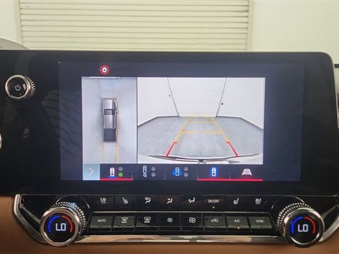 Used 2023 GMC Canyon AT4 w/ LPO, Sports Bar Package image 16