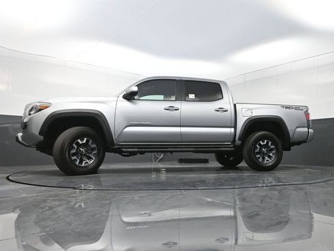 Used 2022 Toyota Tacoma TRD Off-Road w/ Technology Package image 27