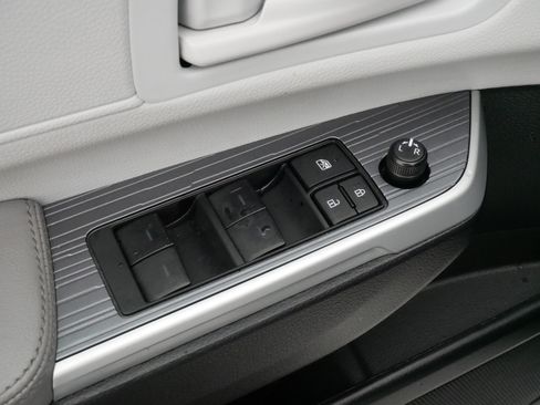 Certified 2025 Toyota Sienna LE FWD image 19
