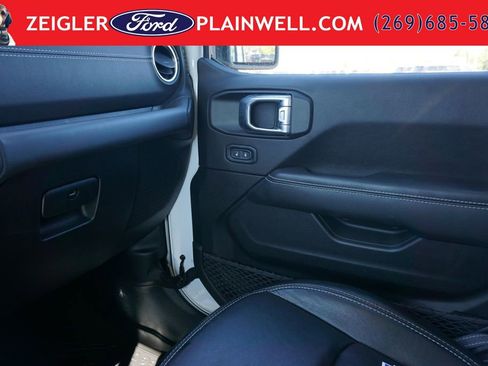 Used 2023 Jeep Wrangler Unlimited Sahara w/ Cold Weather Group AWD/4WD image 31