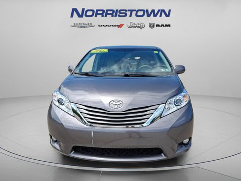 Used 2013 Toyota Sienna XLE FWD image 2