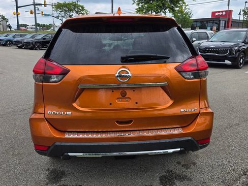 Used 2017 Nissan Rogue SV AWD/4WD image 4