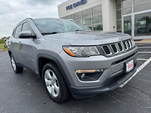 Used 2018 Jeep Compass Latitude w/ Popular Equipment Group AWD/4WD image 2