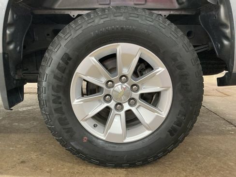 Used 2020 Chevrolet Silverado 1500 LT w/ All-Star Edition image 30