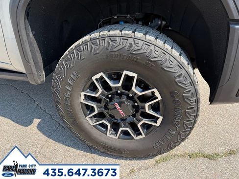 Used 2024 GMC Sierra 2500 AT4X AWD/4WD image 10