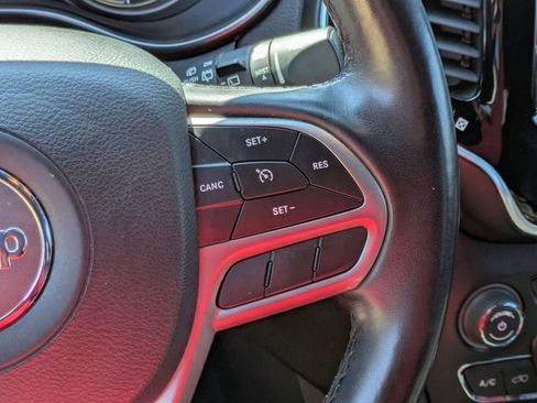 Used 2019 Jeep Cherokee High Altitude AWD/4WD image 19