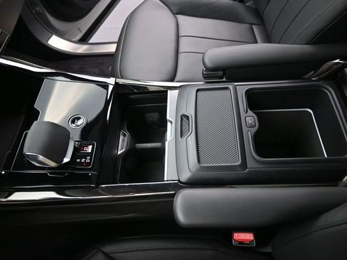 Used 2024 Land Rover Range Rover Sport SE AWD/4WD image 28