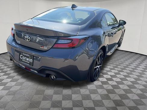 Used 2025 Toyota GR86 RWD image 10