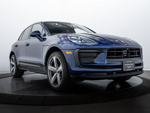 Certified 2025 Porsche Macan image 9