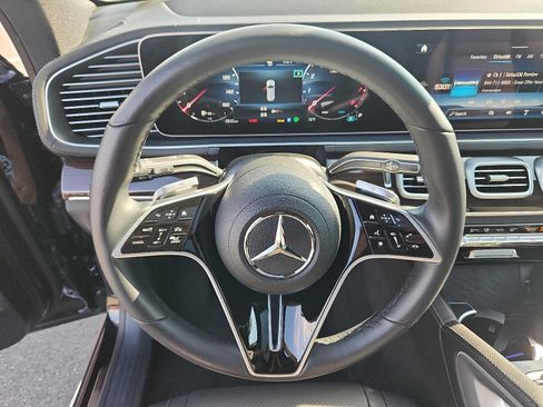 Used 2025 Mercedes-Benz GLS 450 4MATIC image 17