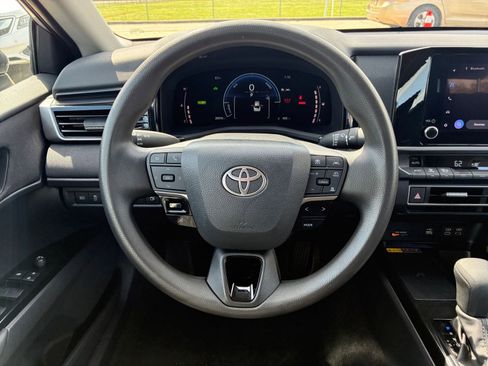 Used 2025 Toyota Camry LE image 22