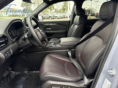Used 2025 Honda Pilot Black Edition image 10