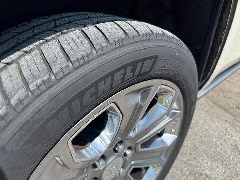 Used 2015 Chevrolet Tahoe LTZ RWD image 11