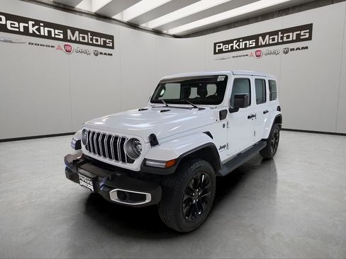 Used 2025 Jeep Wrangler Unlimited Sahara AWD/4WD image 1