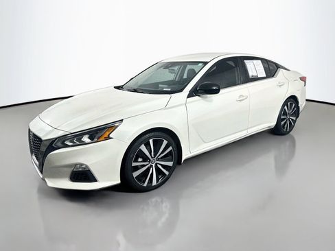 Used 2022 Nissan Altima 2.5 SR FWD image 3