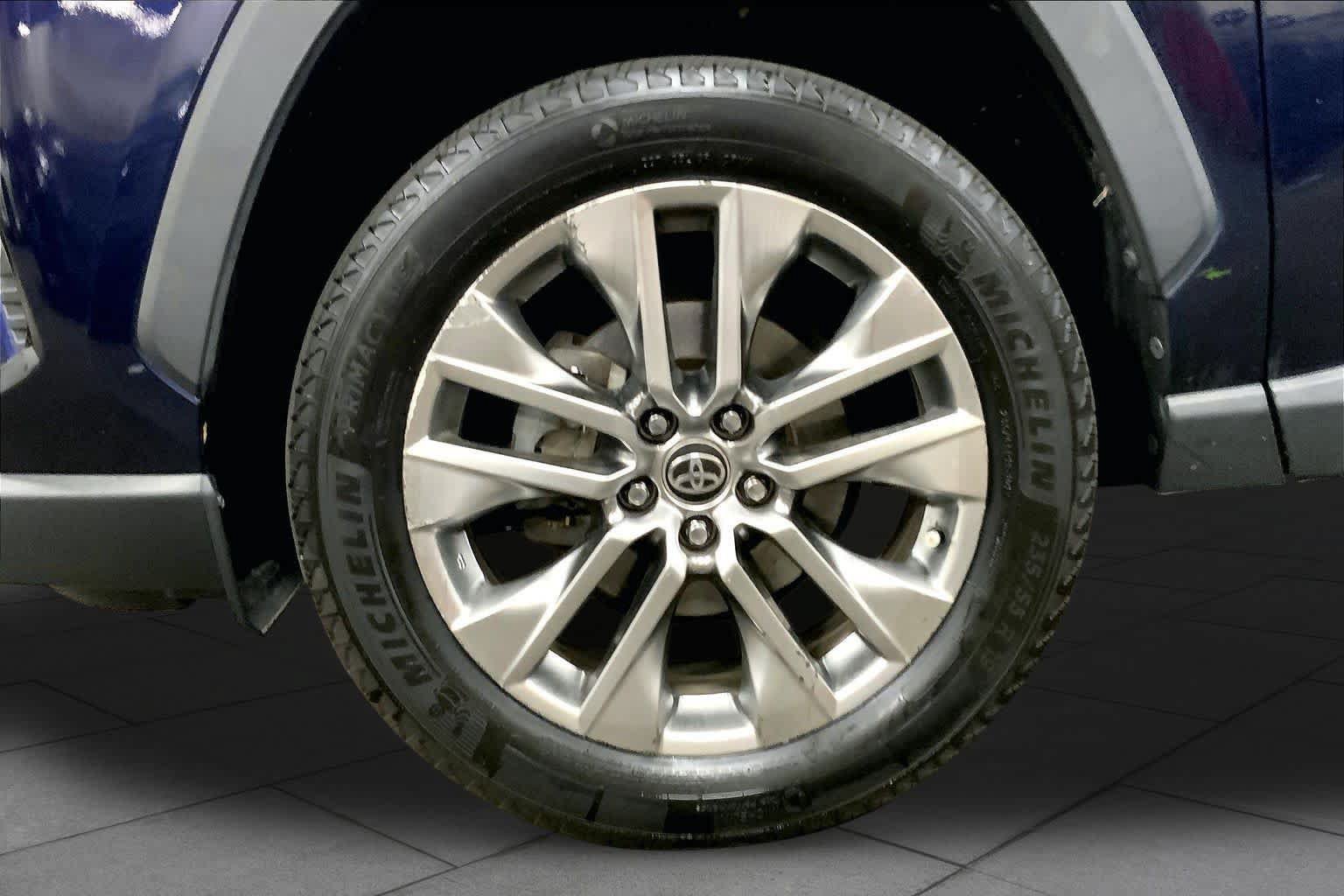 Certified 2021 Toyota RAV4 XLE Premium AWD/4WD image 11