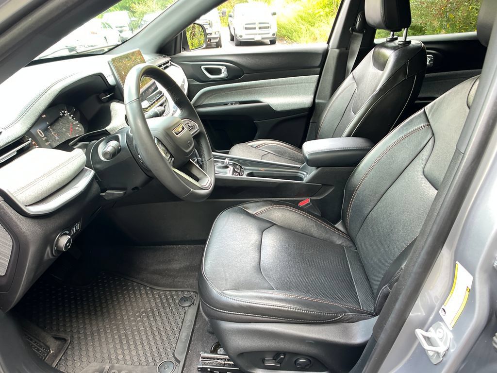 Used 2023 Jeep Compass Latitude AWD/4WD image 9