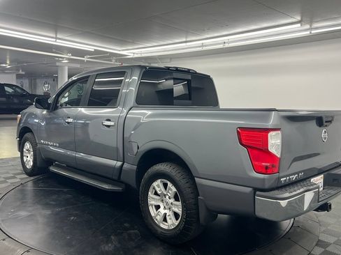 Used 2018 Nissan Titan SV RWD image 4