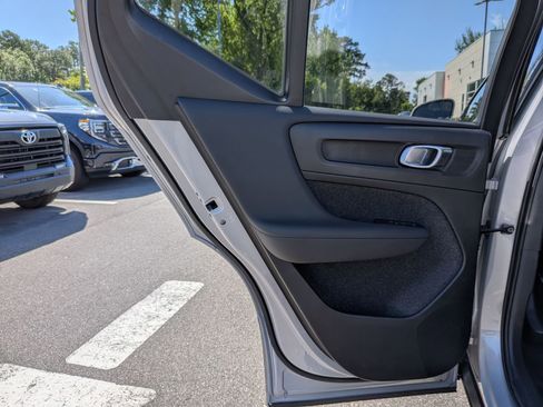 Used 2025 Volvo XC40 B5 Plus AWD/4WD image 27