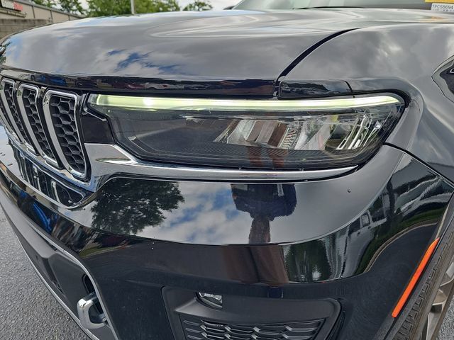 Used 2023 Jeep Grand Cherokee Overland w/ Luxury Tech Group IV AWD/4WD image 35