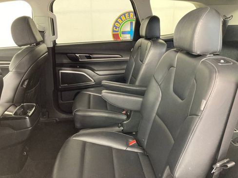 Used 2025 Kia Telluride S AWD/4WD image 18