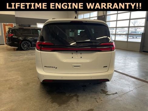 New 2026 Chrysler Pacifica Select w/ S Appearance Package image 7