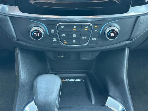 Used 2023 Chevrolet Traverse LT FWD image 16