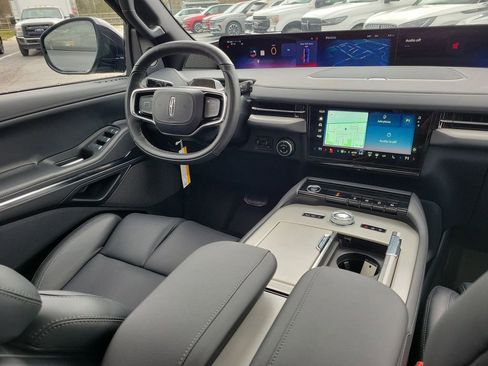 New 2026 Lincoln Navigator Reserve w/ Jet Appearance Package AWD/4WD image 13