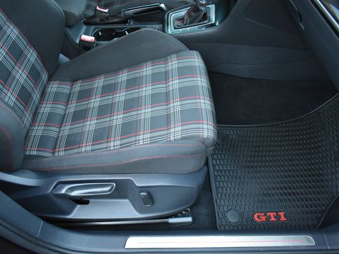 Used 2017 Volkswagen GTI S image 28