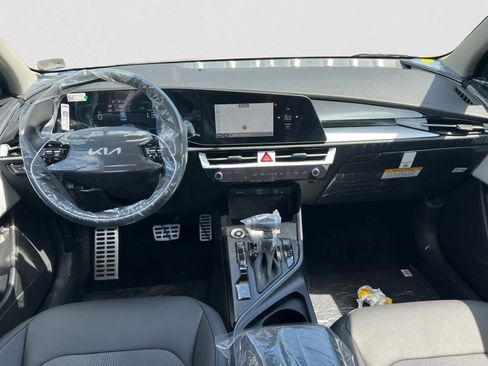 New 2025 Kia Niro EX Touring image 12