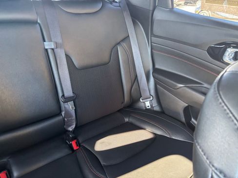 Used 2025 Jeep Compass Trailhawk image 36