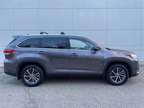 Used 2019 Toyota Highlander XLE image 5