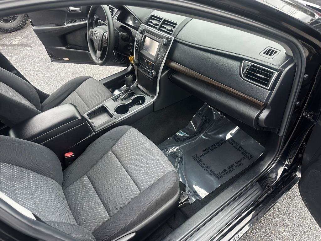 Used 2015 Toyota Camry LE FWD image 11