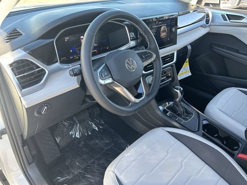 New 2026 Volkswagen Taos SE FWD image 14