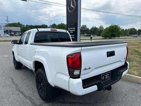 Used 2022 Toyota Tacoma SR5 AWD/4WD image 3