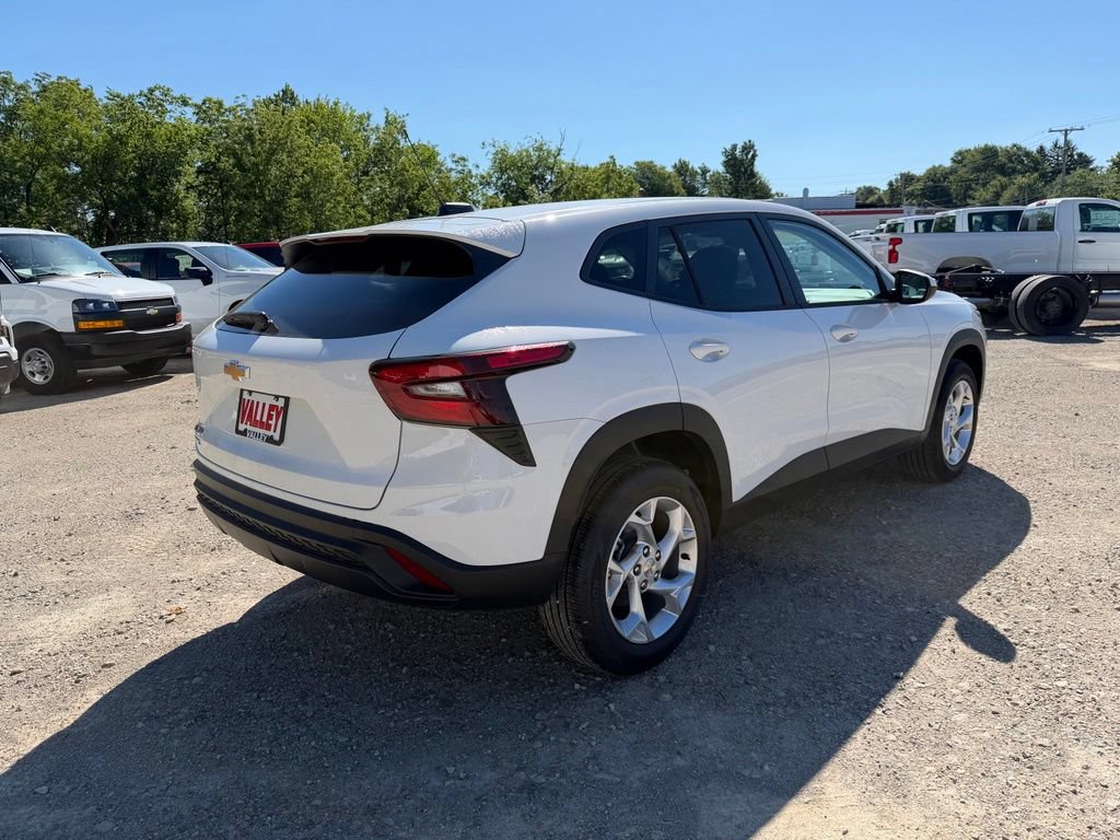 New 2026 Chevrolet Trax LS w/ LS Convenience Package FWD image 3