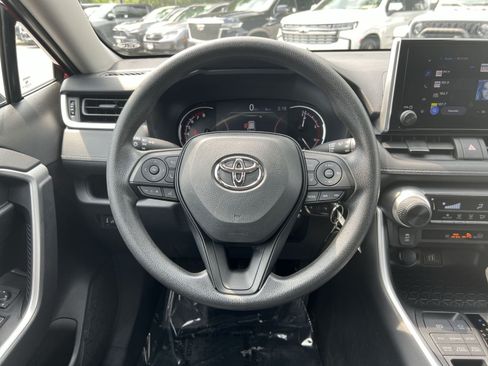 Used 2025 Toyota RAV4 LE AWD/4WD image 15
