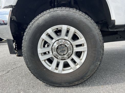 Used 2019 Ford F250 XL w/ STX Appearance Package AWD/4WD image 12