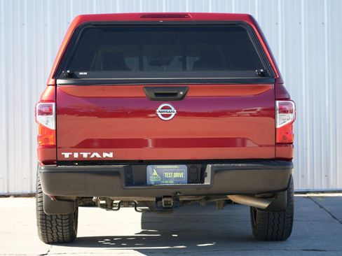 Used 2017 Nissan Titan S image 9
