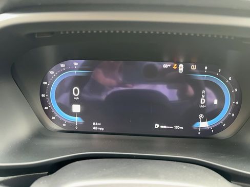 Used 2024 Volvo XC40 B5 Core image 24