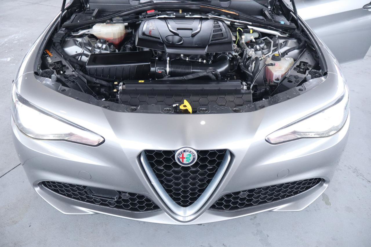 Used 2018 Alfa Romeo Giulia Ti w/ Quick Order Package 22Z Lusso RWD image 39