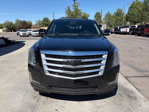Used 2018 Cadillac Escalade Luxury AWD/4WD image 10