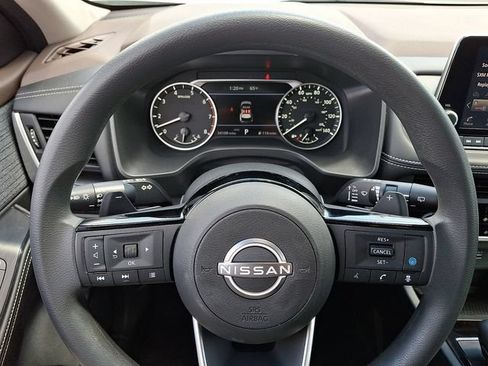 Used 2023 Nissan Rogue SV AWD/4WD image 18