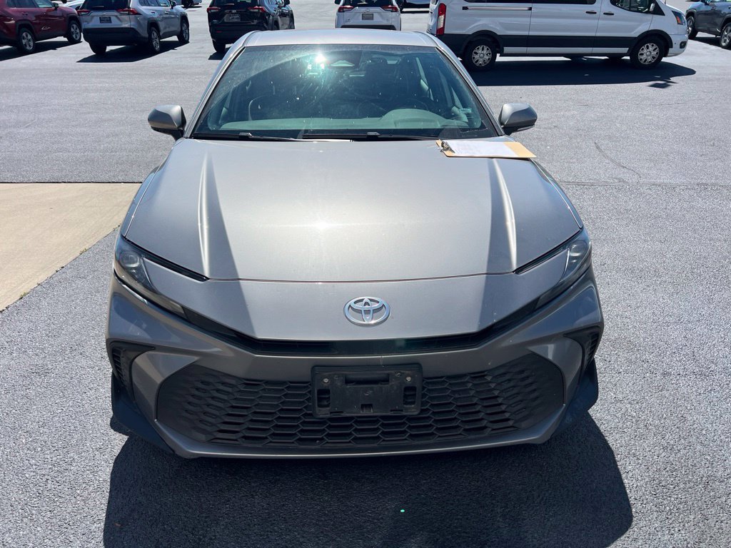 Used 2025 Toyota Camry SE FWD image 2