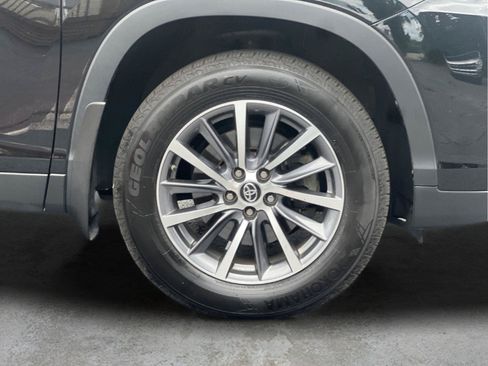 Used 2019 Toyota Highlander XLE AWD/4WD image 27